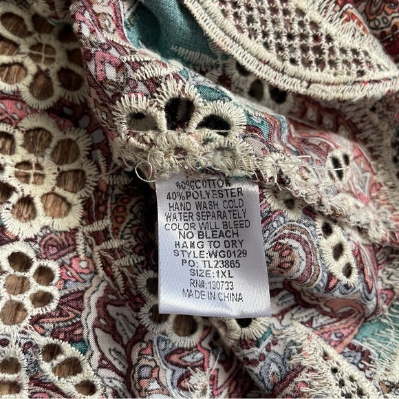 Umgee Boho Paisley Floral Print Bell Sleeve Tunic with Scalloped Hem Size 1XL - Picture 5 of 5